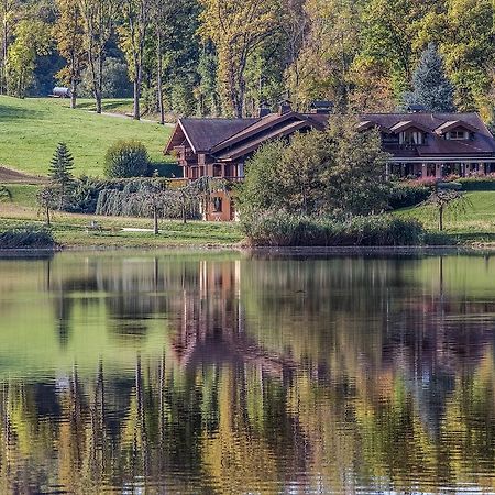 Готель L'Ancolie "Chalet Du Lac" Крюзей Екстер'єр фото