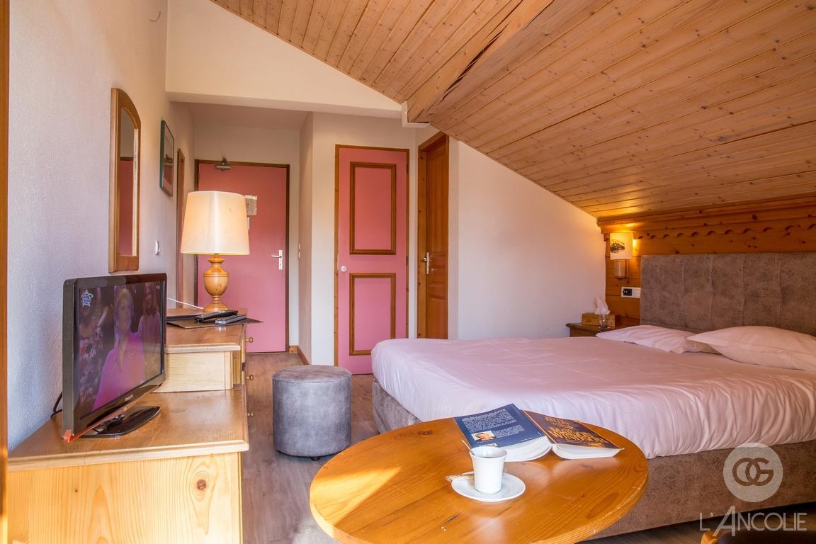 Готель L'Ancolie "Chalet Du Lac" Крюзей Екстер'єр фото