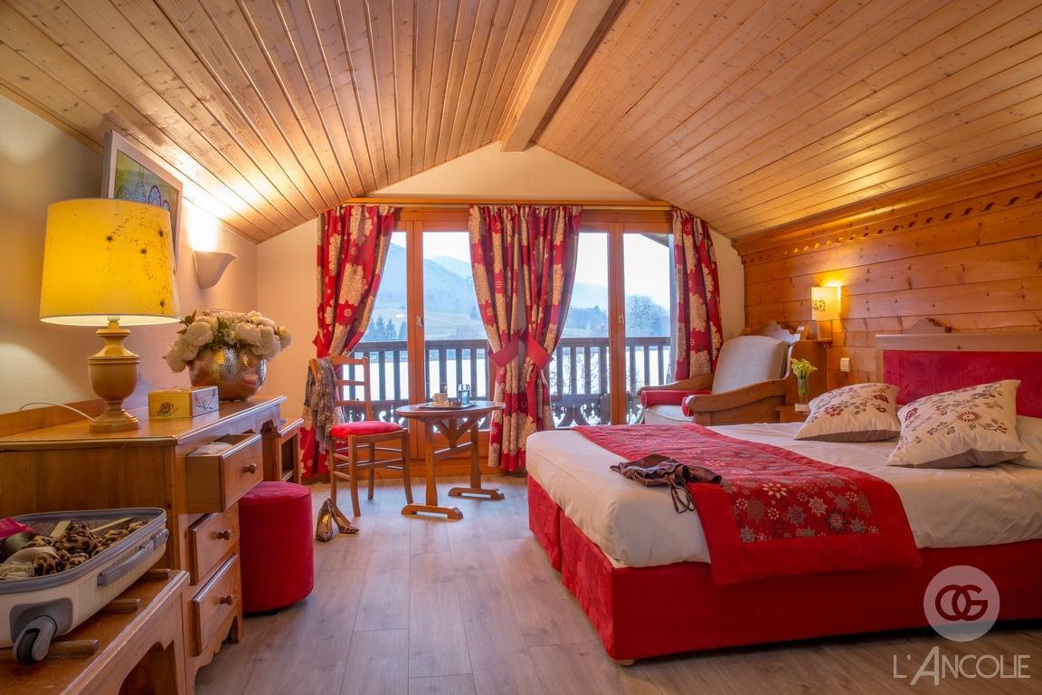 Готель L'Ancolie "Chalet Du Lac" Крюзей Екстер'єр фото
