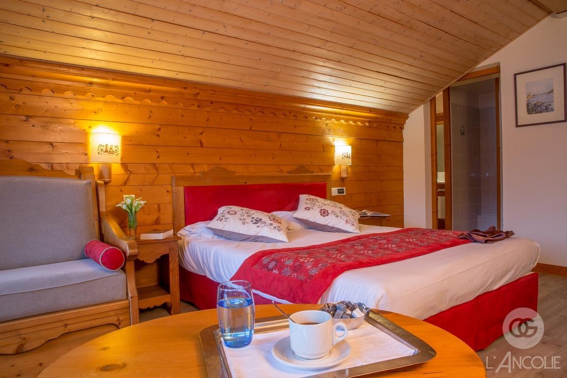 Готель L'Ancolie "Chalet Du Lac" Крюзей Екстер'єр фото